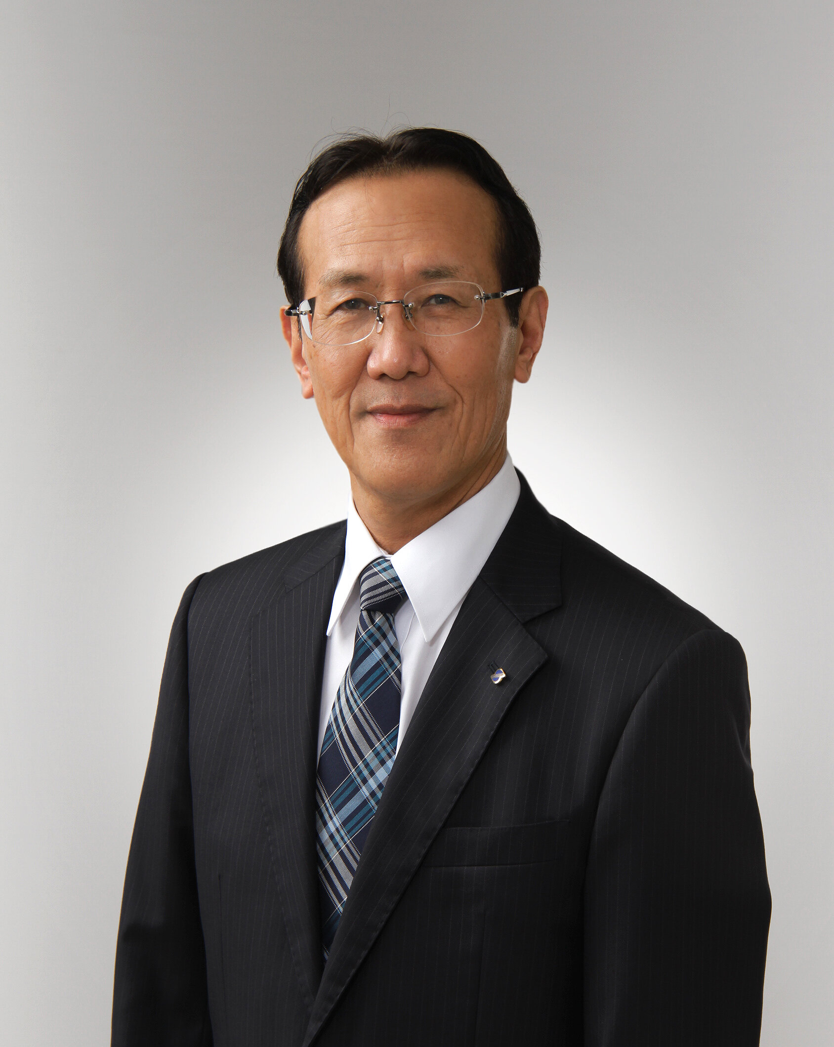 宮本社長_左前.jpg